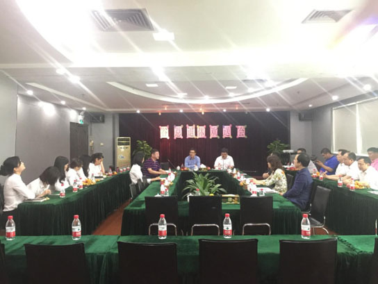  深纺集团举行退休员工欢送会